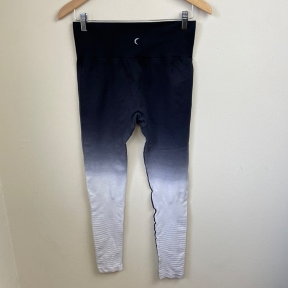 Zyia Black and White Ombre Performance High-Rise 7/8 Leggings - Picture 4 of 8